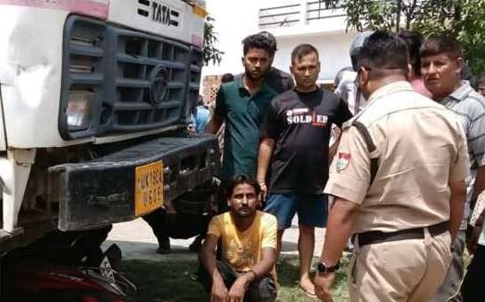 खटीमा में डंपर-स्कूटी भिड़ंत: महिला की मौत, पति गंभीर रूप से घायल